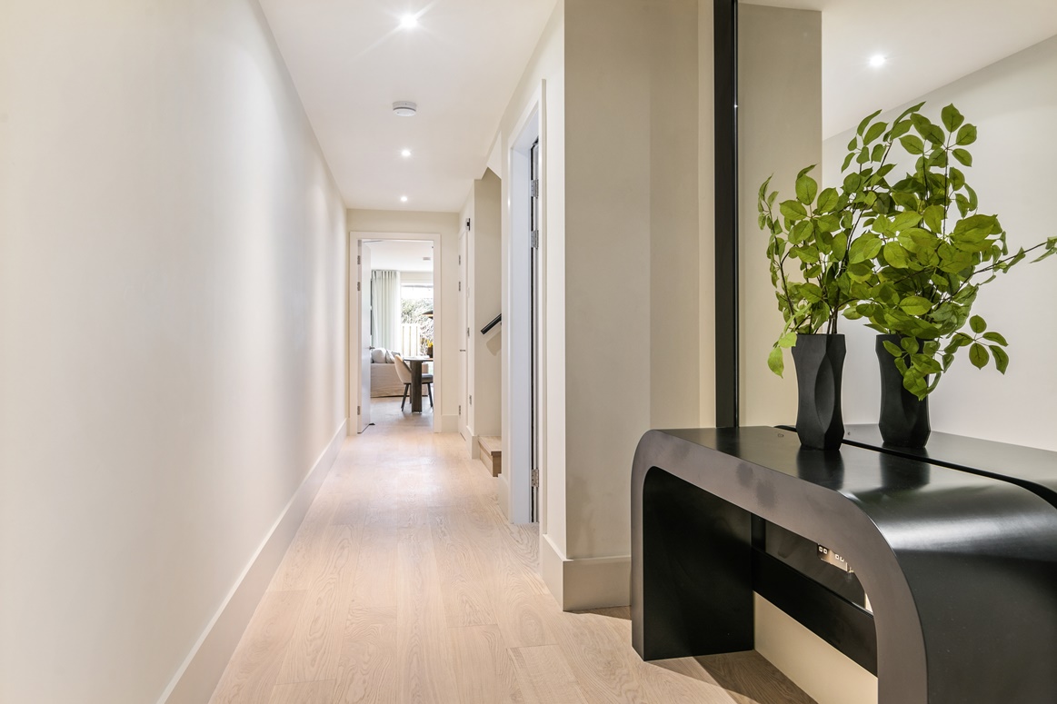 Contemporary interior features at Cuan Buí
